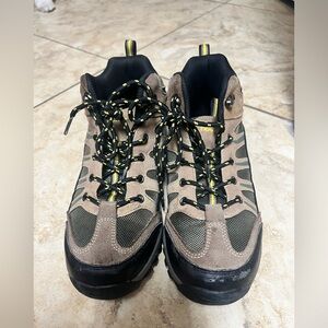 Kids hiking boots